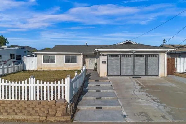133 N STEPHANIE LN