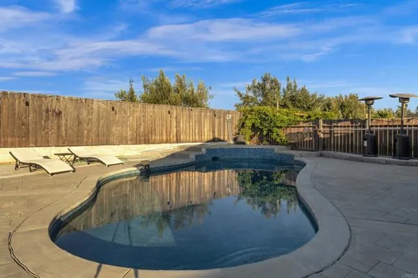 133 N STEPHANIE LN