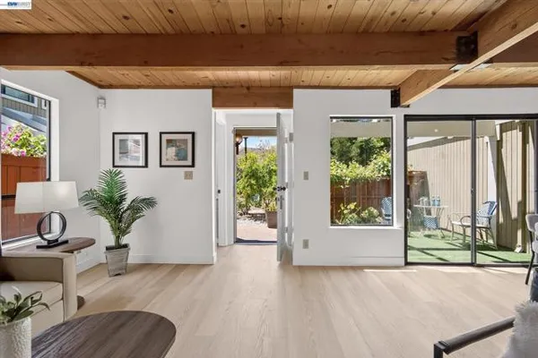 112 MISSION DR