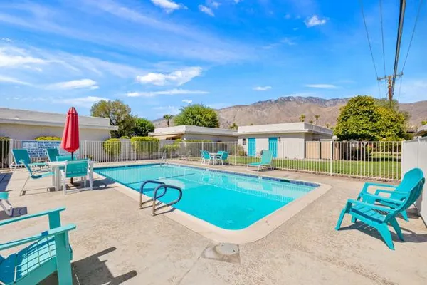 800 E COTTONWOOD RD 2
