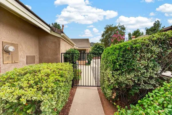 4233 LOS PADRES DR