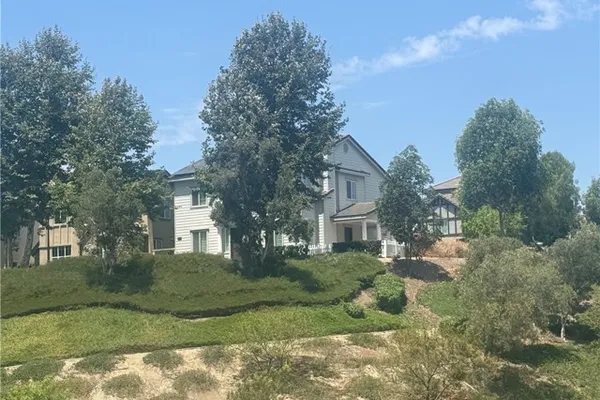 16 BOWER LN
