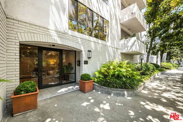 631 WILCOX AVE 3F