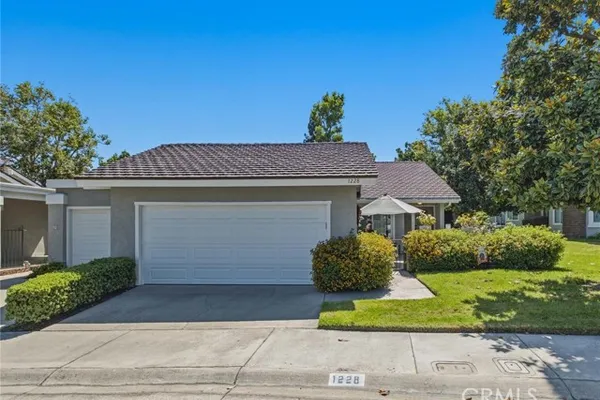 1228 WOODSIDE DR