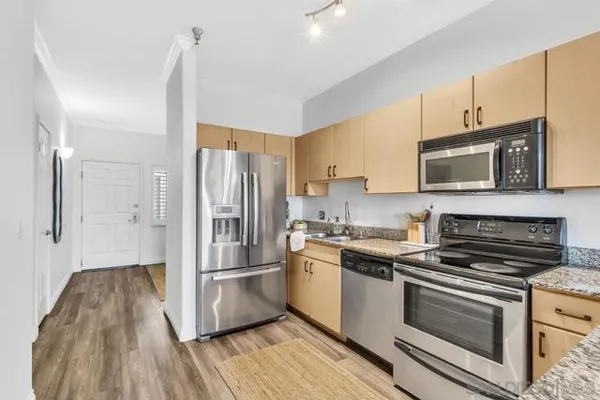 1643 6TH AVE 415