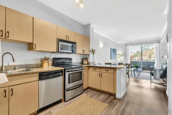 1643 6TH AVE 415