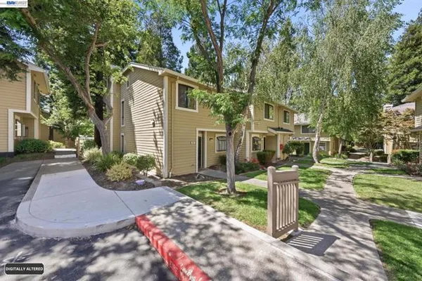 709 CENTER AVE