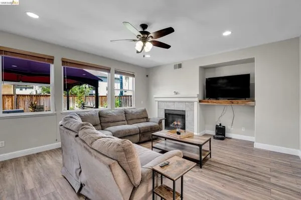 2340 CAMBRIDGE DR