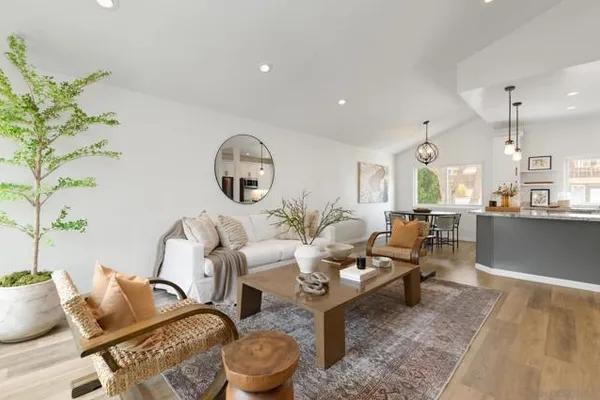 156 CERRO ST