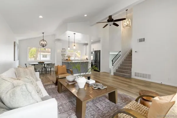 156 CERRO ST
