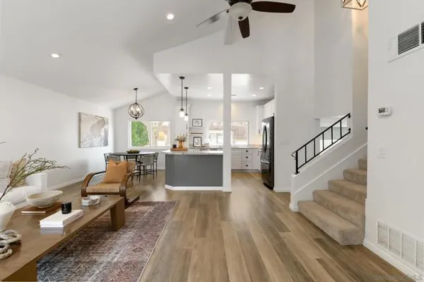 156 CERRO ST