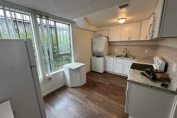 279 MOSS ST 13