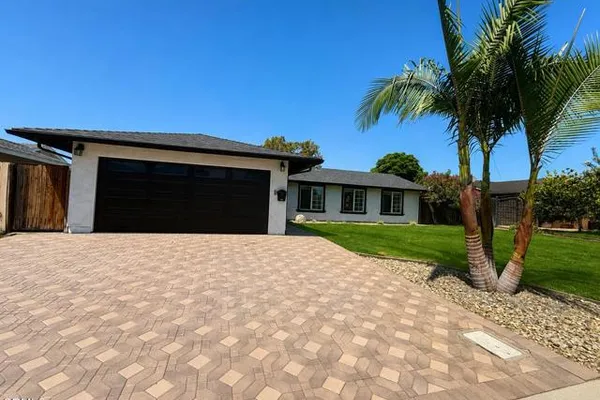 861 CALLE CAMELIA