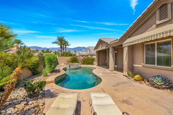 41 VISTA MIRAGE WAY