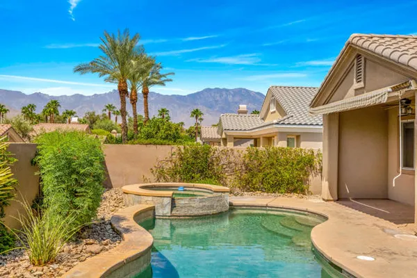 41 VISTA MIRAGE WAY