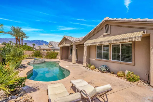 41 VISTA MIRAGE WAY