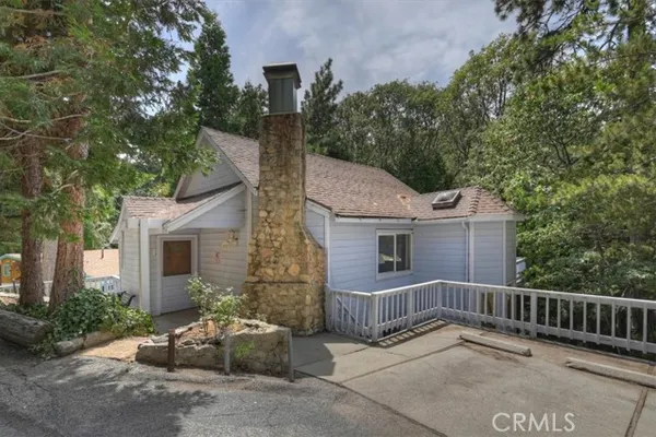 932 CEDAR DR
