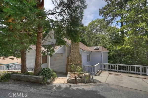 932 CEDAR DR