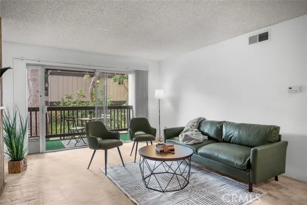 8120 RAINTREE CIR