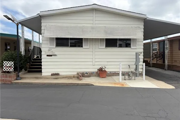 227 BLUEBIRD LN