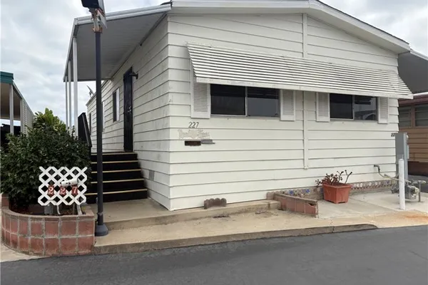 227 BLUEBIRD LN