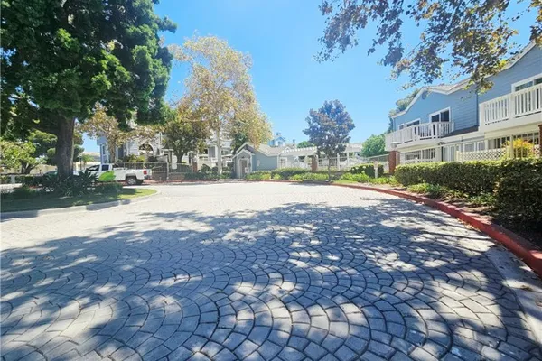 12864 SYCAMORE VILLAGE DR