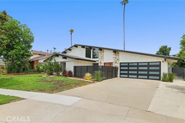421 LARRY LN