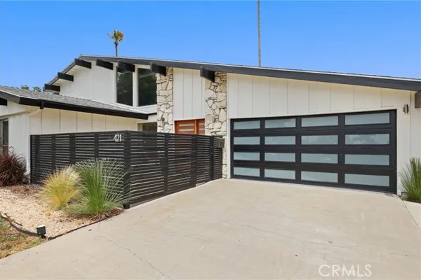 421 LARRY LN