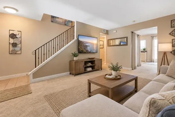 1045 PEACH AVE 25