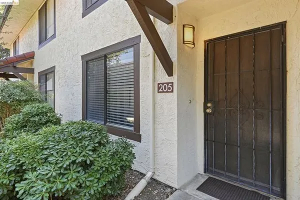 205 DEL VALLE CIR