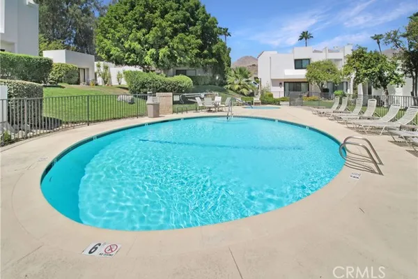48944 DESERT FLOWER DR