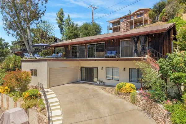 2232 LAKESHORE DR