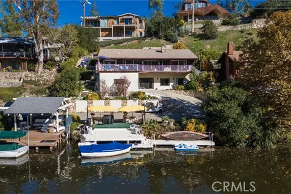 2232 LAKESHORE DR