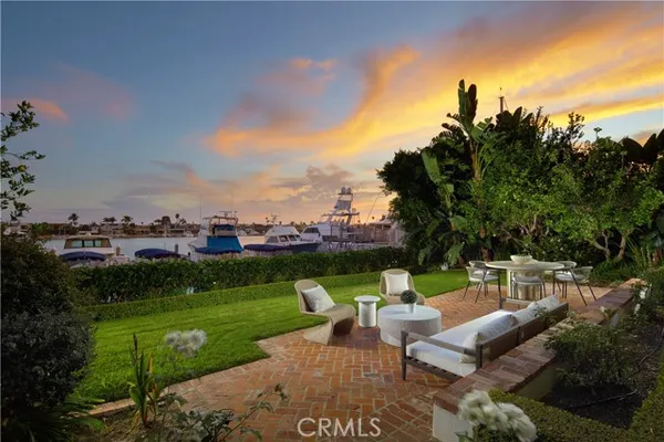 2572 BAYSHORE DR