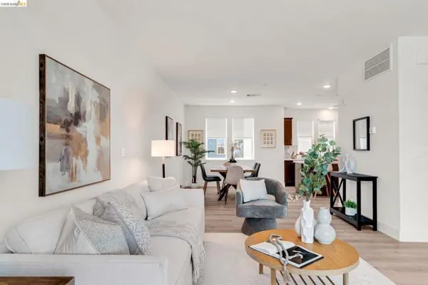 820 E DUANE AVE 5