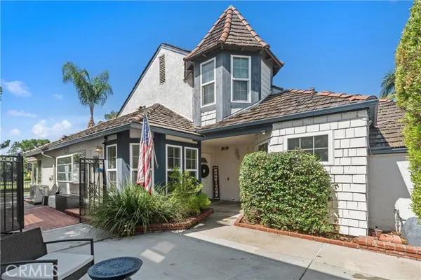 1036 HENRIETTA CIR