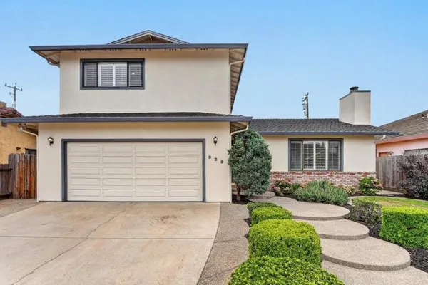 929 LAKE VILLAGE DR