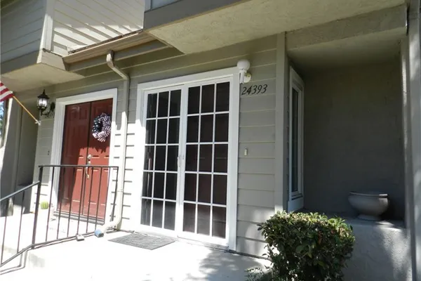 24393 HILLSDALE AVE 18