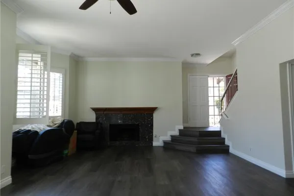 24393 HILLSDALE AVE 18