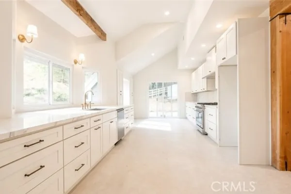 15604 SADDLEBACK