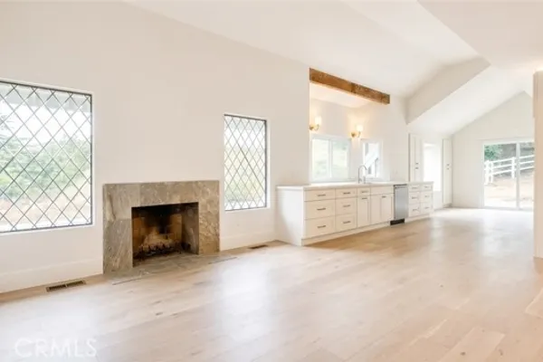 15604 SADDLEBACK