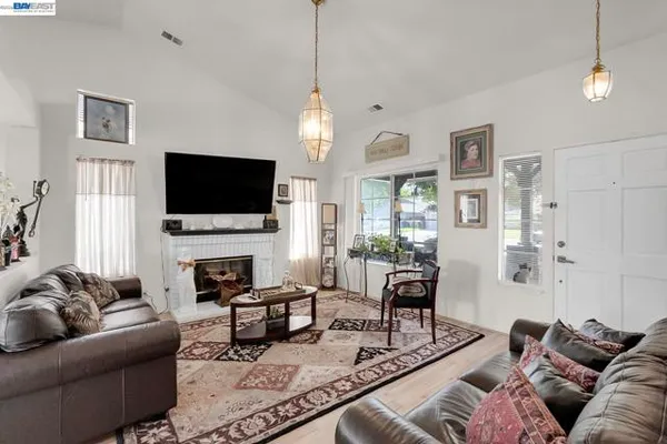 1324 RIVERETTE DR