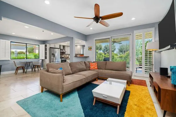 688 N VALLARTA CIR