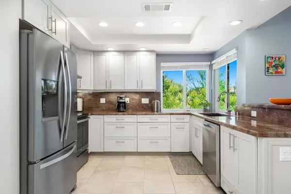 688 N VALLARTA CIR