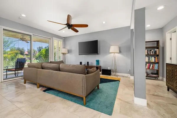 688 N VALLARTA CIR