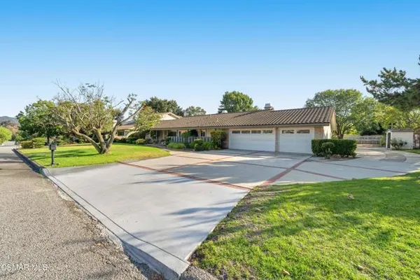 587 CALLE SEQUOIA
