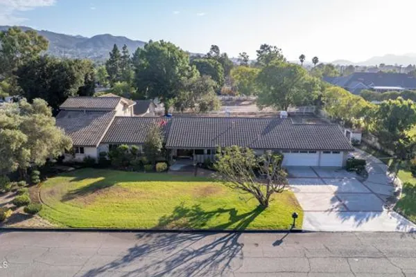 587 CALLE SEQUOIA