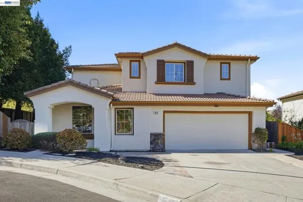 1015 CANYON OAKS DR