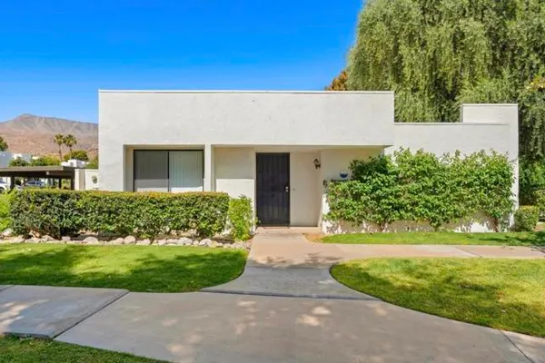 48680 DESERT FLOWER DR