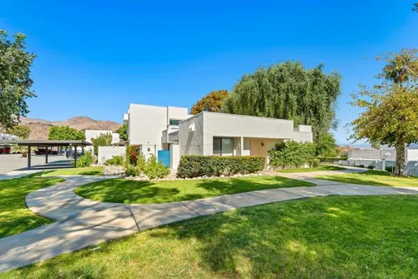 48680 DESERT FLOWER DR